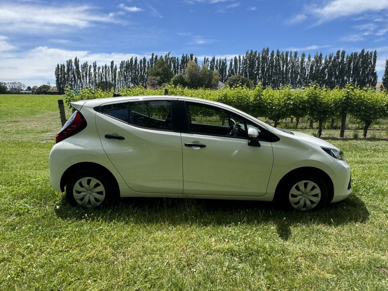 2022 Toyota Aqua 1.5 Hybrid B 5 Dr Hatch CVT 2WD image 2