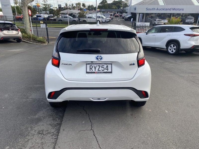 2022 Toyota Aqua 1.5 Hybrid G 5 Dr Hatch CVT 2W... image 3