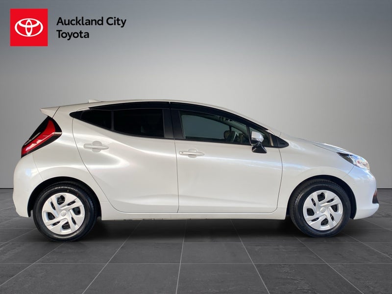 2022 Toyota Aqua 1.5 Hybrid X 5 Dr Hatch CVT 2WD image 2
