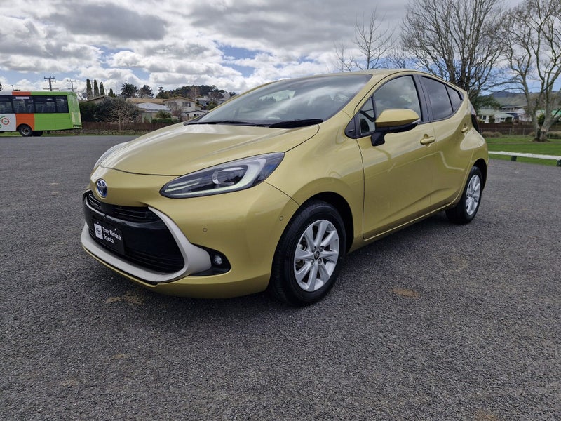 2022 Toyota Aqua 1.5 Hybrid Z 5 Dr Hatch CVT 2W... image 2