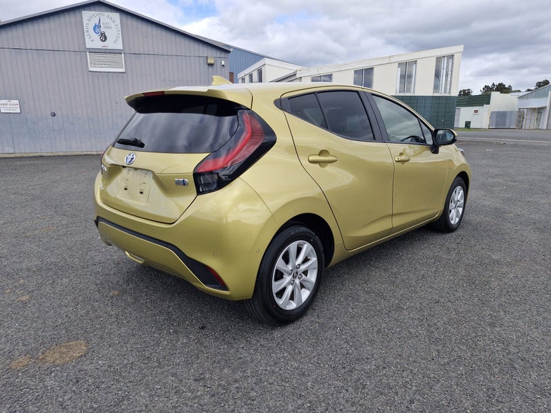 2022 Toyota Aqua 1.5 Hybrid Z 5 Dr Hatch CVT 2W... image 4