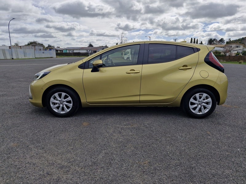 2022 Toyota Aqua 1.5 Hybrid Z 5 Dr Hatch CVT 2W... image 5