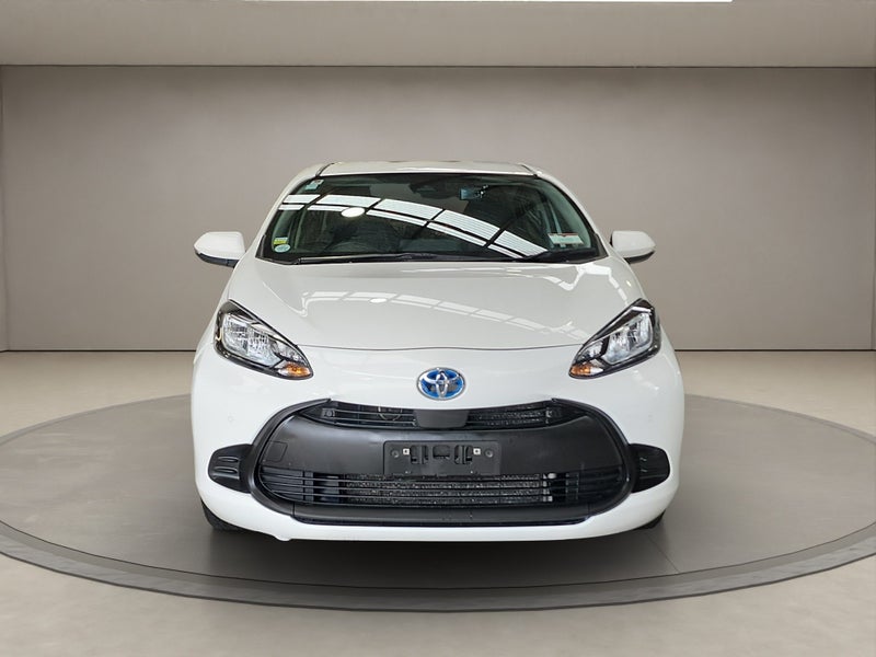 2022 Toyota Aqua 1.5L Hybrid B FWD Hatchback image 2