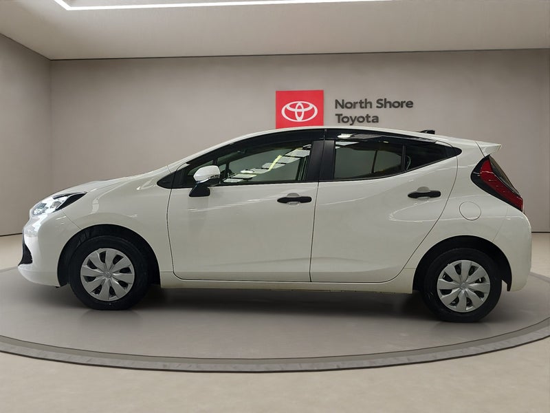 2022 Toyota Aqua 1.5L Hybrid B FWD Hatchback image 4