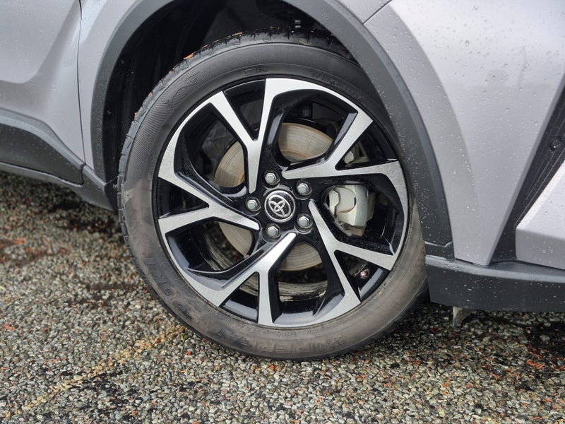 2022 Toyota C-HR 1.8P HV ECVT FWD SUV/5D/5S image 2