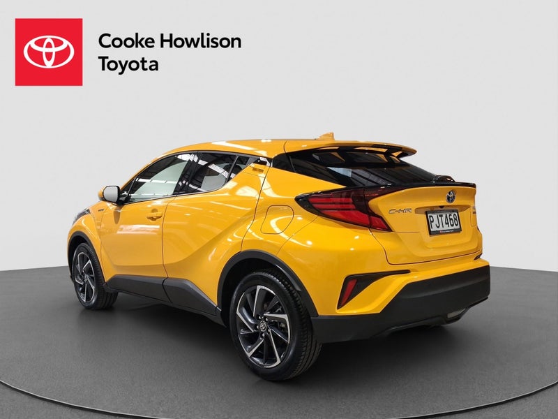 2022 Toyota C-HR Limited 1.8L Hybrid image 5