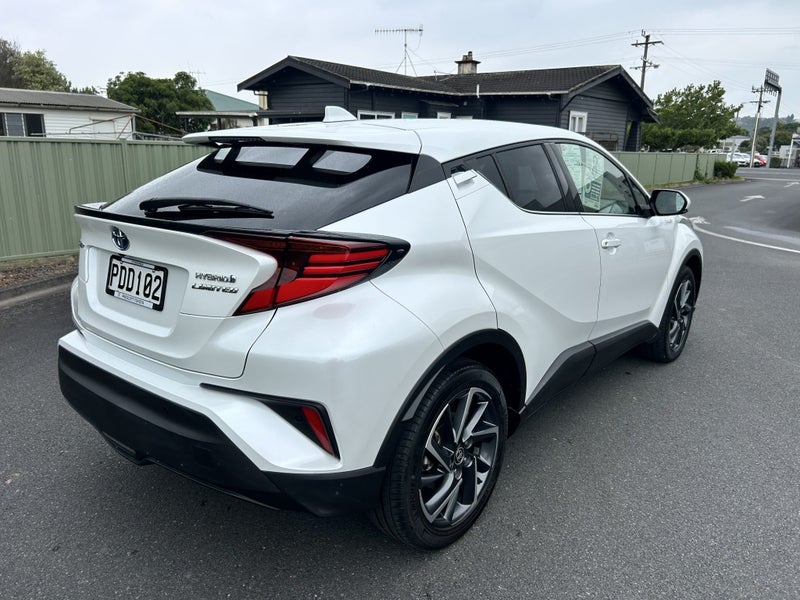 2022 Toyota C-HR Limited 1.8P HV ECVT FWD SUV/5... image 3