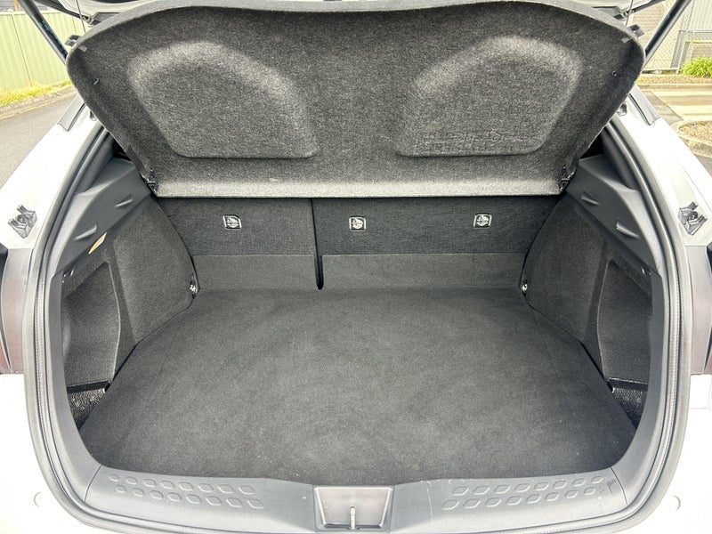 2022 Toyota C-HR Limited 1.8P HV ECVT FWD SUV/5... image 5