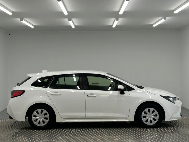 2022 Toyota Corolla 1.8 Hybrid Wagon image 2