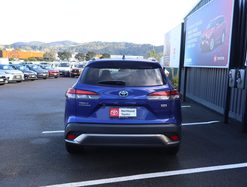 2022 Toyota Corolla Cross 1.8 Hybrid Z 4WD 5 Dr... image 3