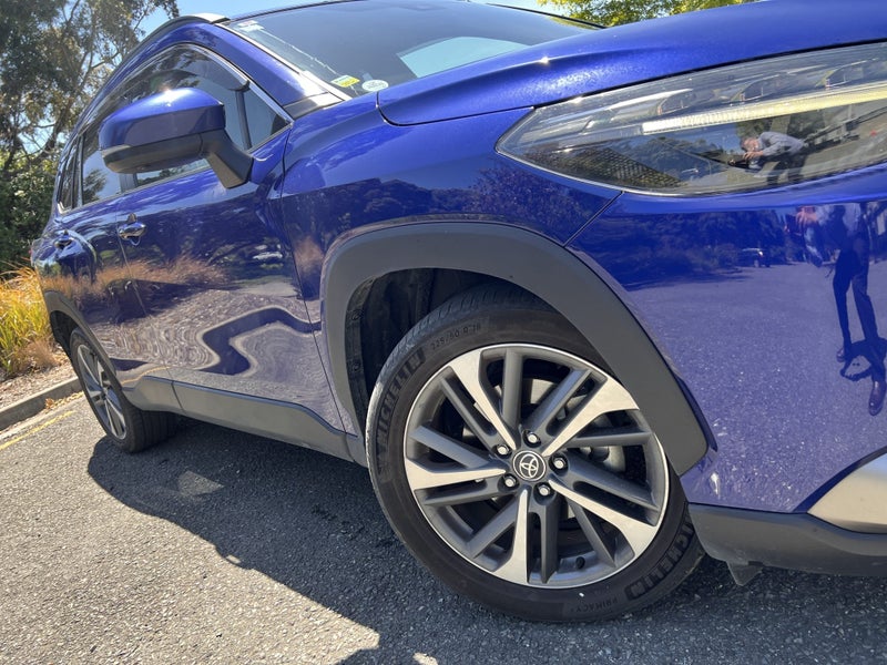 2022 Toyota Corolla Cross 1.8 Hybrid Z 4WD image 2
