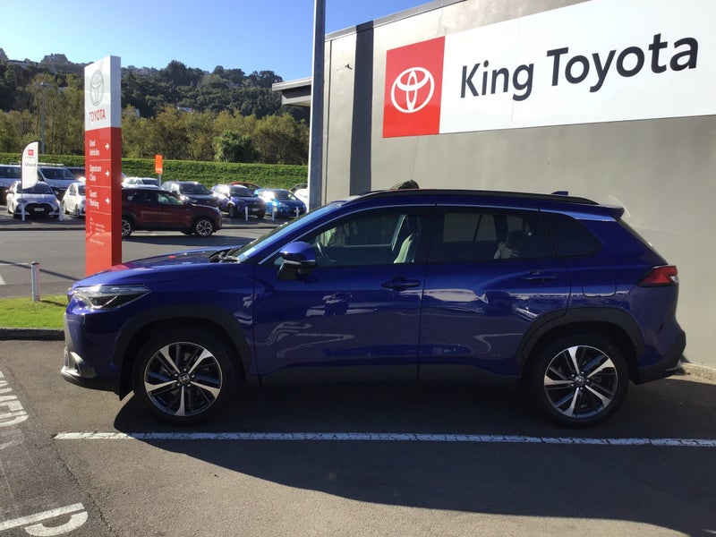 2022 Toyota Corolla Cross 1.8 Hybrid Z 4WD + Wa... image 2