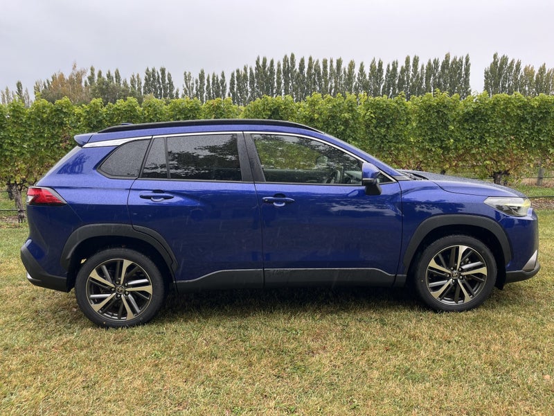 2022 Toyota Corolla Cross 1.8 Hybrid Z 5 Dr SUV... image 3