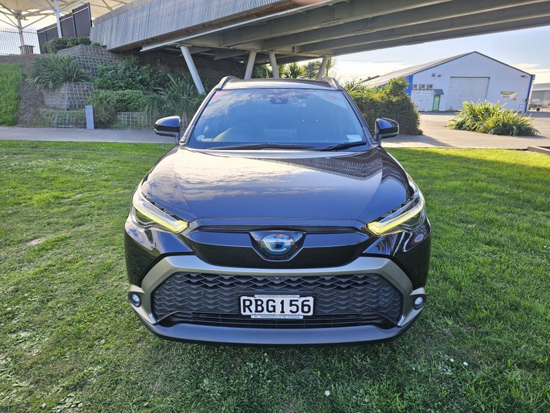 2022 Toyota Corolla Cross 1.8 Hybrid Z SUV - Ce... image 2