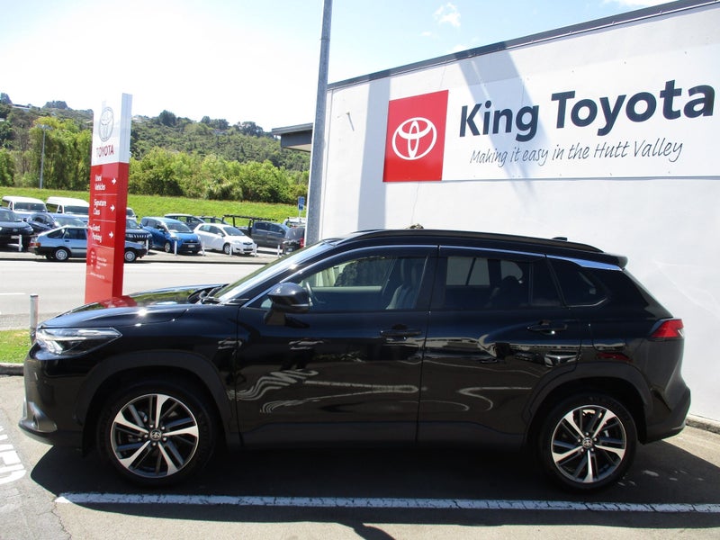 2022 Toyota Corolla Cross 1.8 Hybrid Z + Warranty* image 2