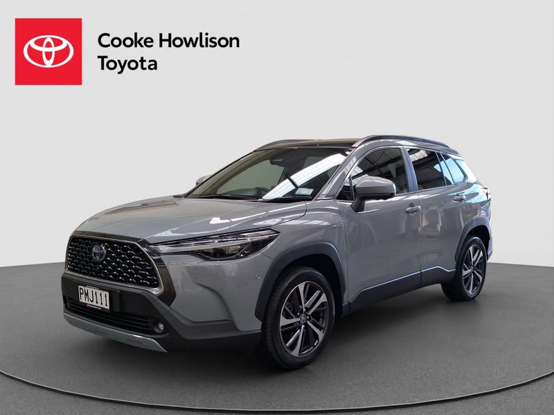2022 Toyota Corolla Cross Limited 2.0L Hybrid image 3