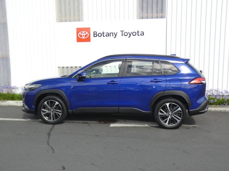 2022 Toyota Corolla Cross Z AWD Hybrid image 2