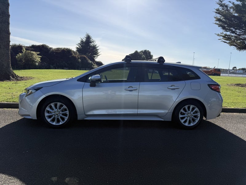 2022 Toyota Corolla GX 1.8 Hybrid FWD Automatic... image 3