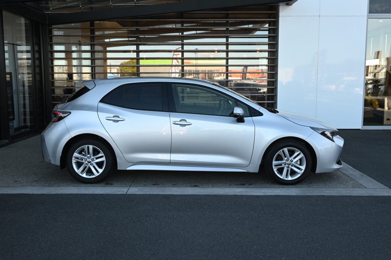 2022 Toyota Corolla GX 2.0 Petrol FWD Hatchback image 5