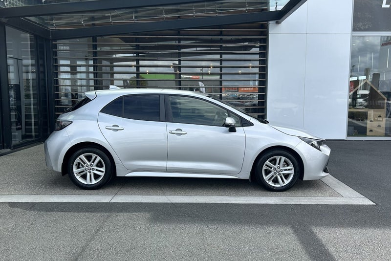 2022 Toyota Corolla GX 2.0 Petrol FWD Hatchback image 5