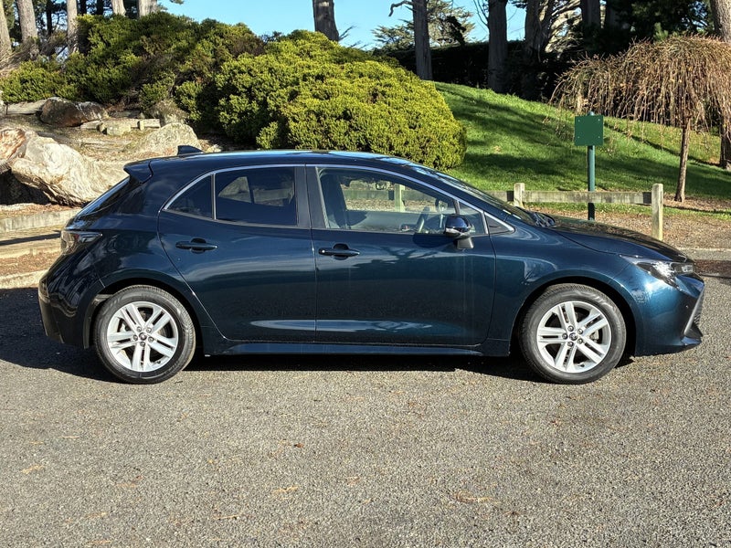 2022 Toyota Corolla Sport G Hybrid image 2