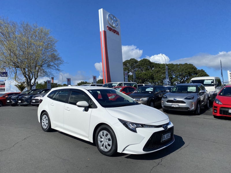 2022 Toyota Corolla Touring 1.8 Hybrid image 1