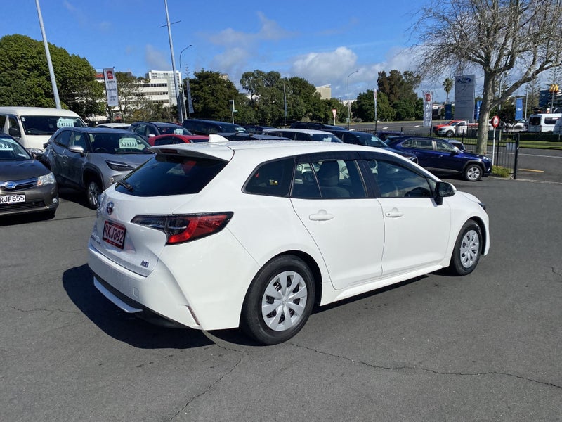 2022 Toyota Corolla Touring 1.8 Hybrid image 2