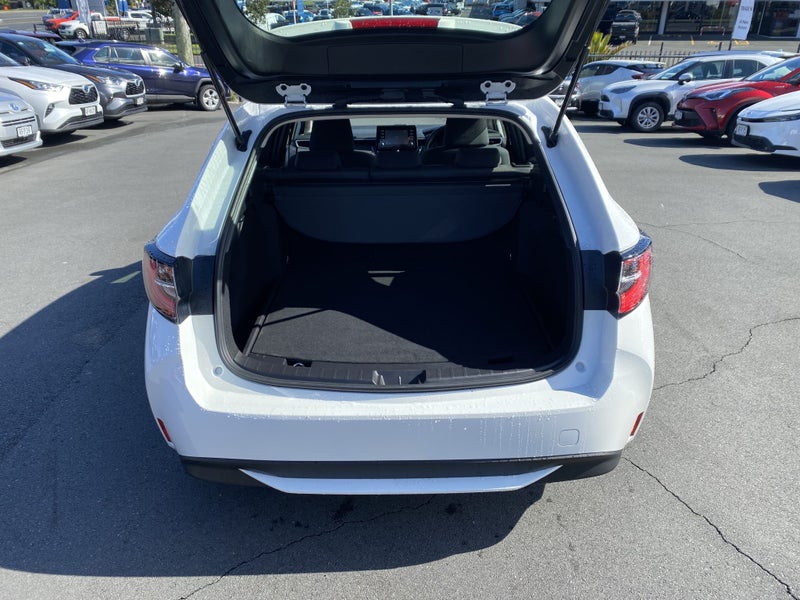 2022 Toyota Corolla Touring 1.8 Hybrid image 4