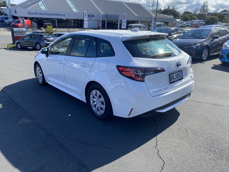 2022 Toyota Corolla Touring 1.8 Hybrid image 5