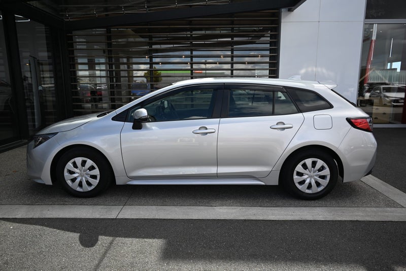 2022 Toyota Corolla Touring 1.8 Hybrid G X FWD... image 5