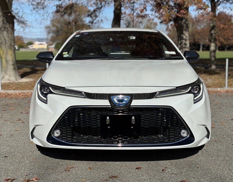 2022 Toyota Corolla Touring 1.8 Hybrid Wagon image 2