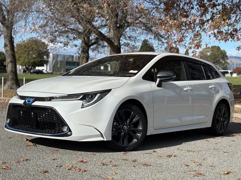 2022 Toyota Corolla Touring 1.8 Hybrid Wagon image 3