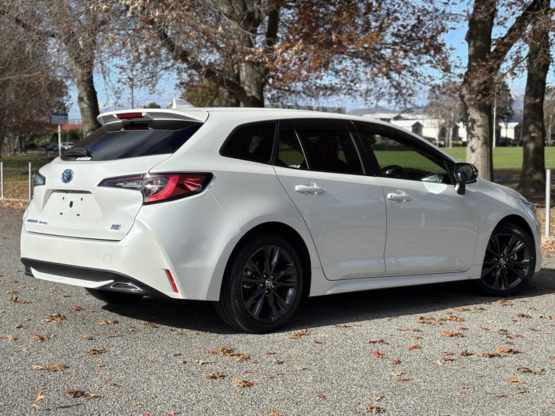 2022 Toyota Corolla Touring 1.8 Hybrid Wagon image 5