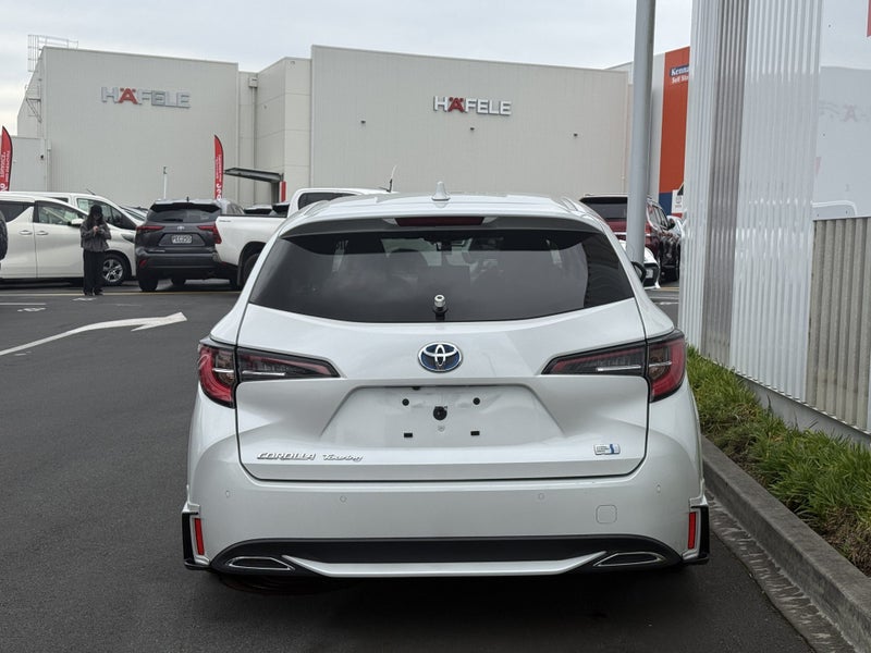 2022 Toyota Corolla Touring 1.8 Hybrid WxB 5 Dr... image 5