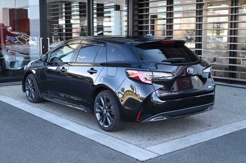 2022 Toyota Corolla Touring 1.8 Petrol Hybrid W... image 2