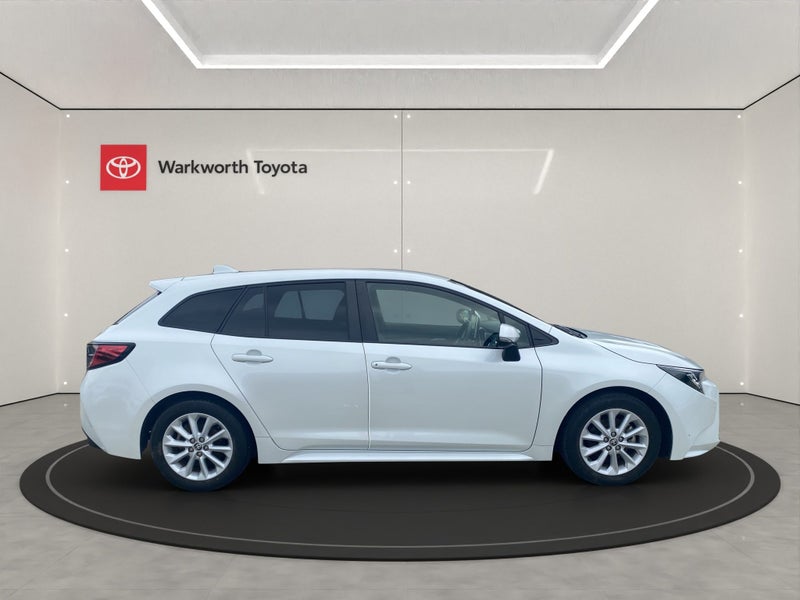 2022 Toyota Corolla Touring image 2