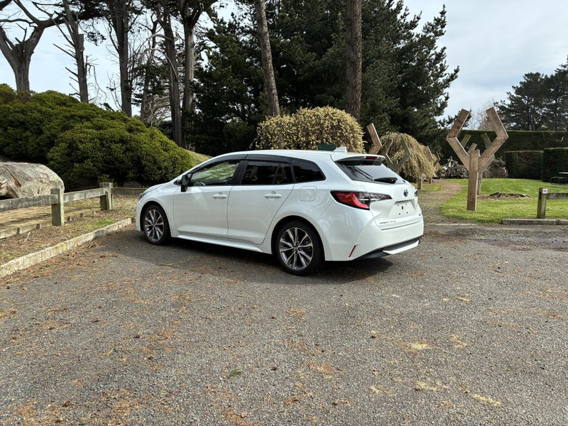 2022 Toyota Corolla Touring Hybrid image 5