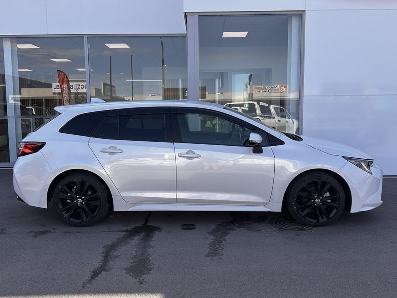 2022 Toyota Corolla Touring WxB 1.8p Hybrid image 2
