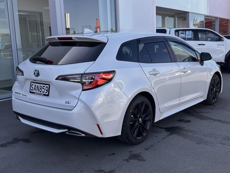 2022 Toyota Corolla Touring WxB 1.8p Hybrid image 3