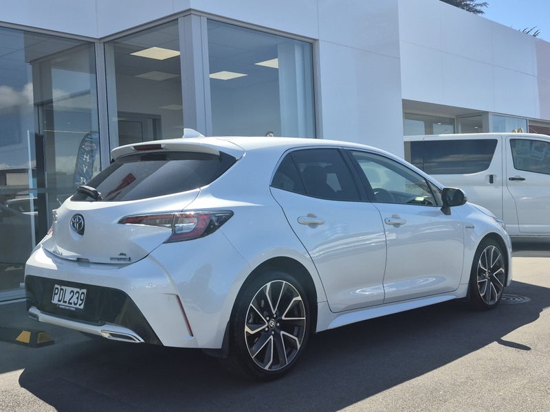 2022 Toyota Corolla ZR 1.8P HV CVT FWD HYBRID image 3