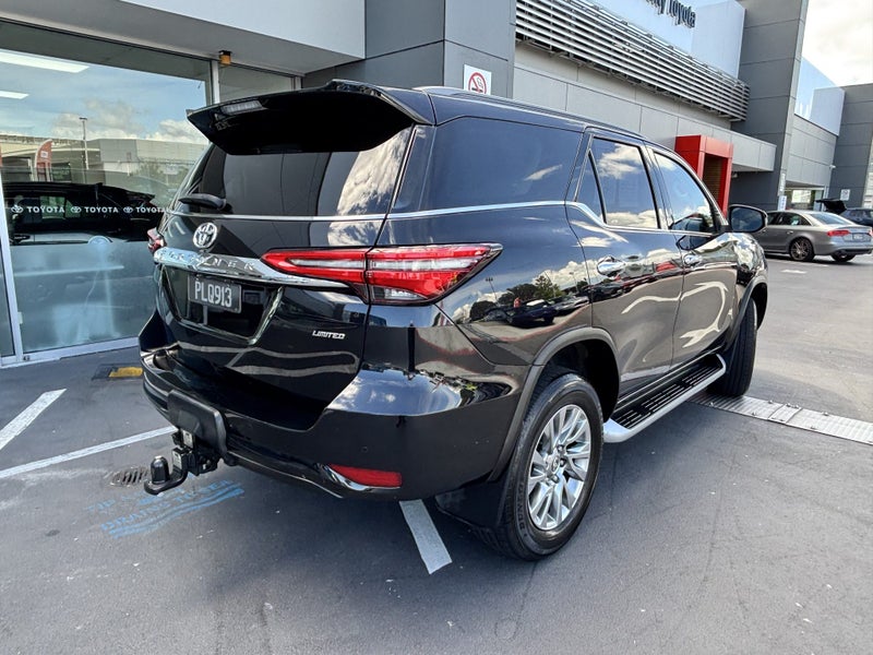 2022 Toyota Fortuner Limited 2.8 DIESEL LUXURY SUV image 3