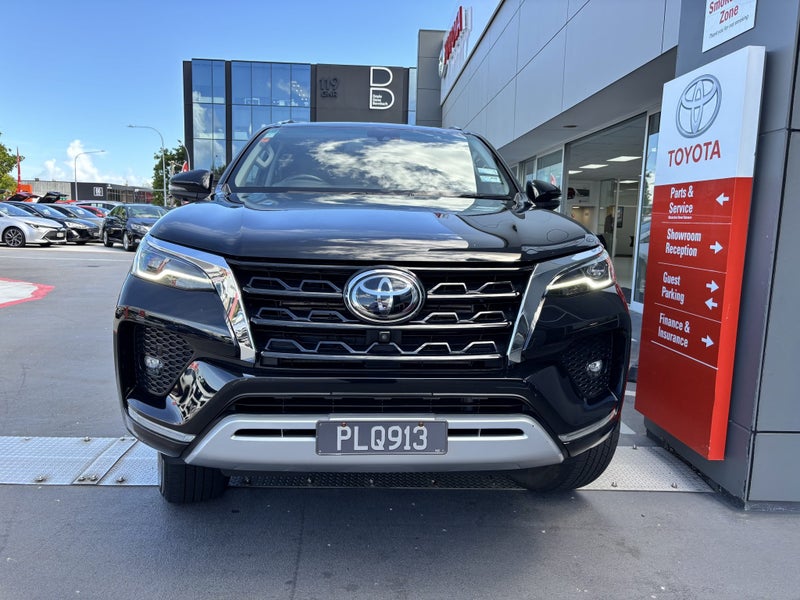 2022 Toyota Fortuner Limited 2.8 DIESEL LUXURY SUV image 4