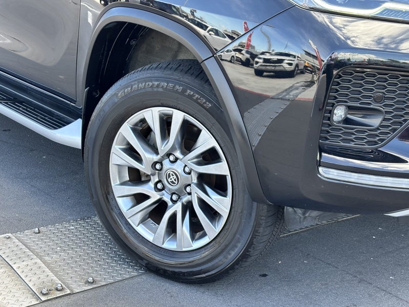 2022 Toyota Fortuner Limited 2.8 DIESEL LUXURY SUV image 5
