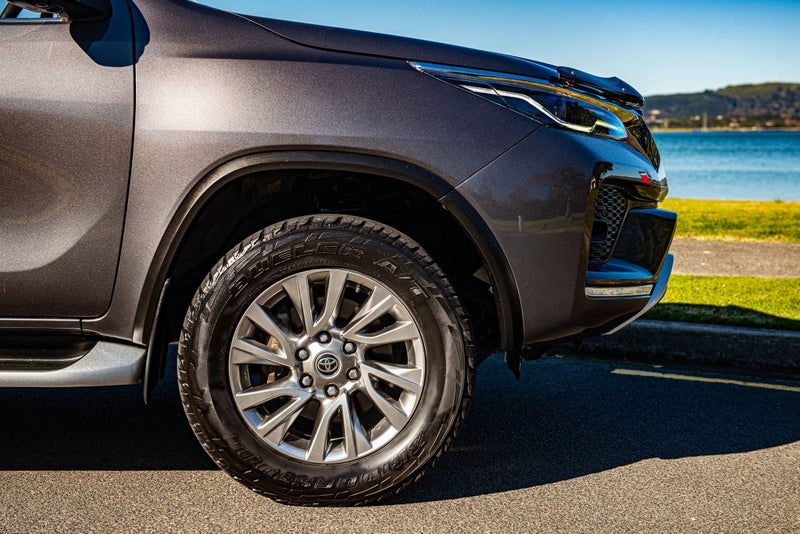 2022 Toyota Fortuner Limited 2.8DT 4WD image 3