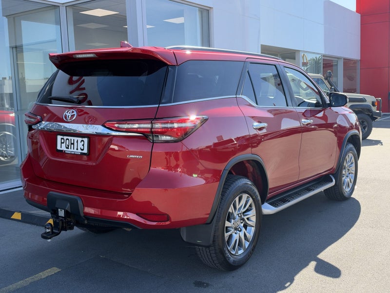 2022 Toyota Fortuner Limited 2.8DT 4WD Auto image 3