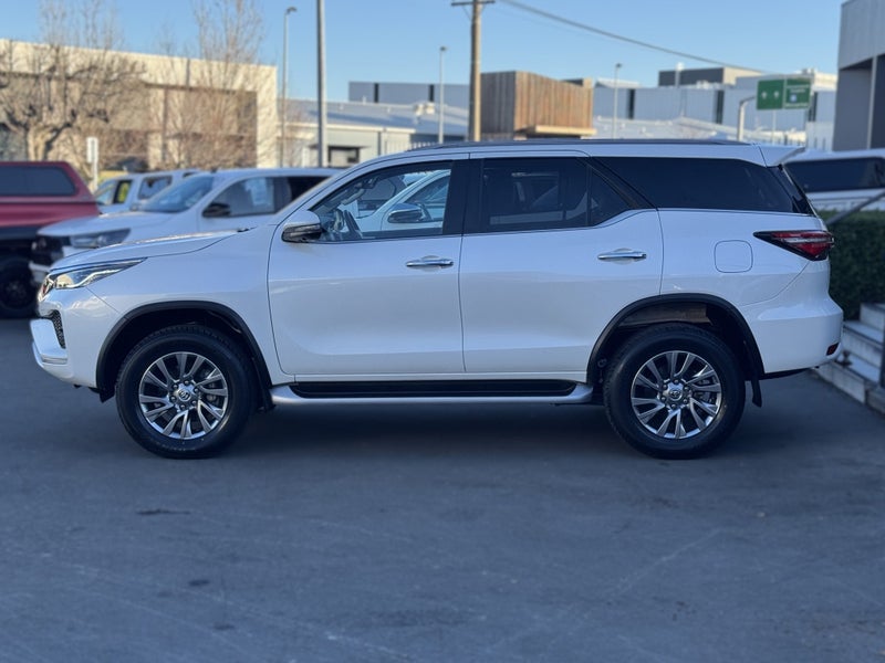 2022 Toyota Fortuner Limited 2.8DT 6AT 4WD, Lea... image 4