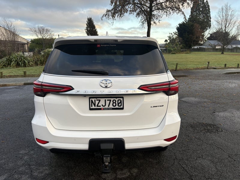 2022 Toyota Fortuner Limited 2.8DT 6AT 4WD WG/5... image 4