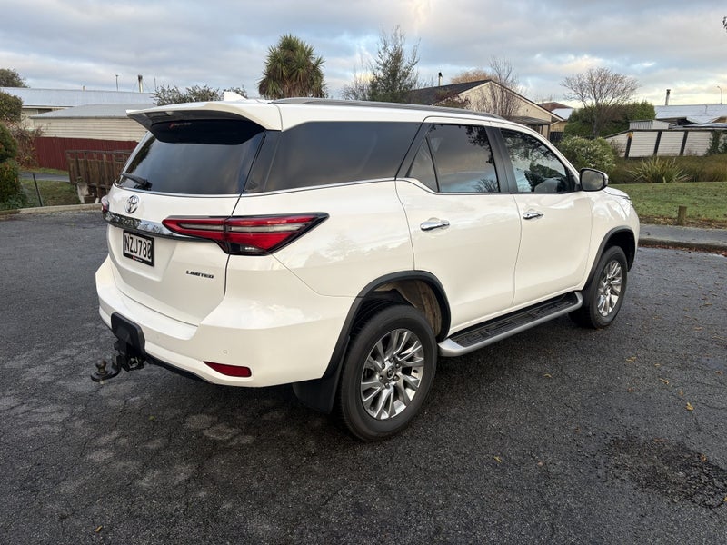 2022 Toyota Fortuner Limited 2.8DT 6AT 4WD WG/5... image 5