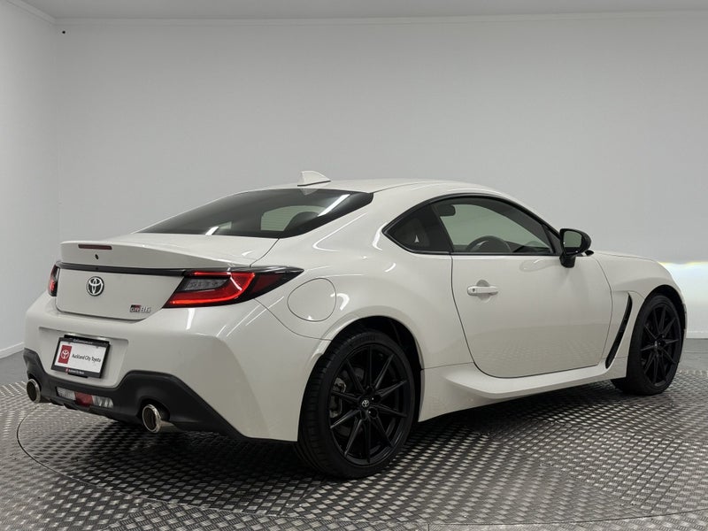 2022 Toyota GR86 RZ 2.4P Coupe image 3