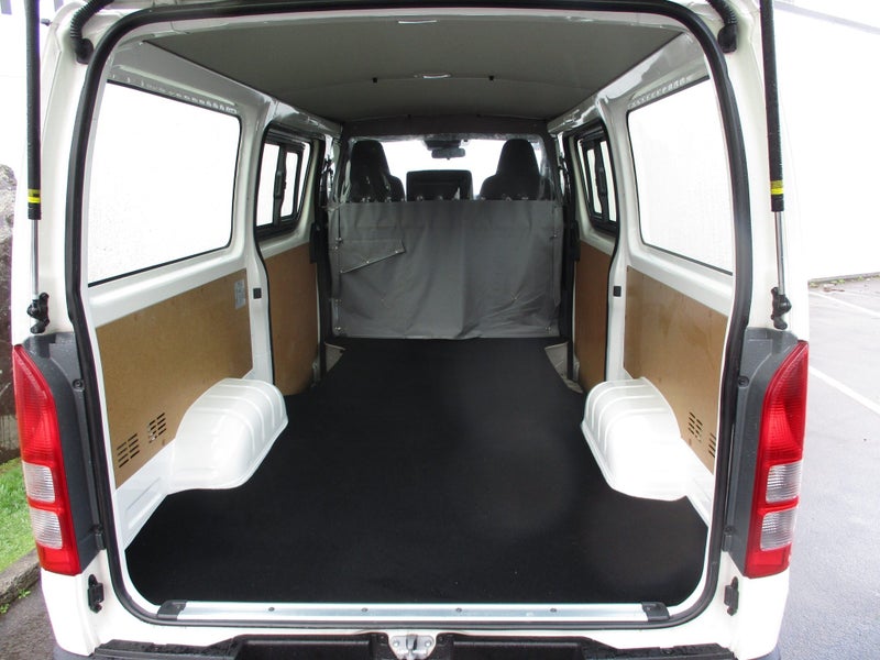 2022 Toyota Hiace 2.0L image 5